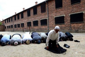 muslims-auschwitz-300x202