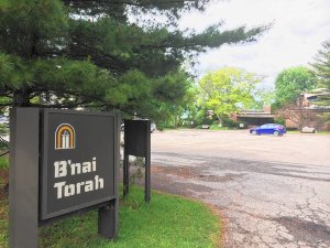 ct-bnai-torah-sign-photo-tl-jpg-20140622 (1)