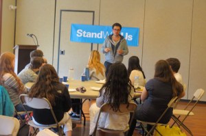 Hen-Mazzig-with-college-students